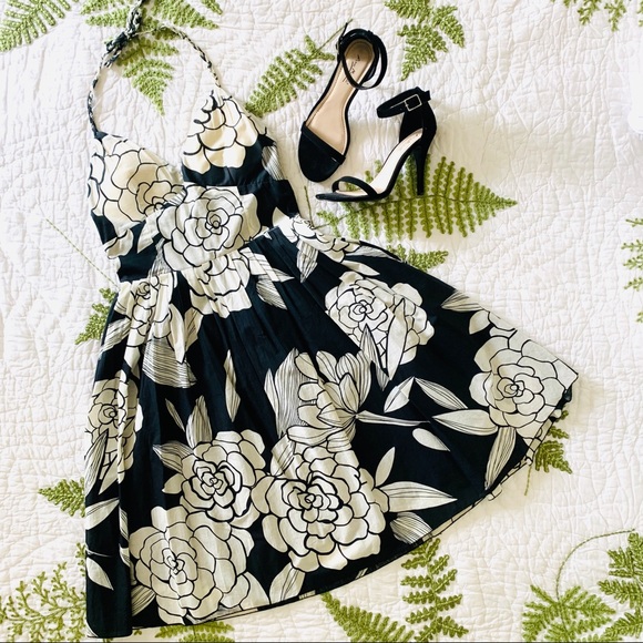 Y Apparel Dresses & Skirts - Y Apparel Black / White Floral Print Dress